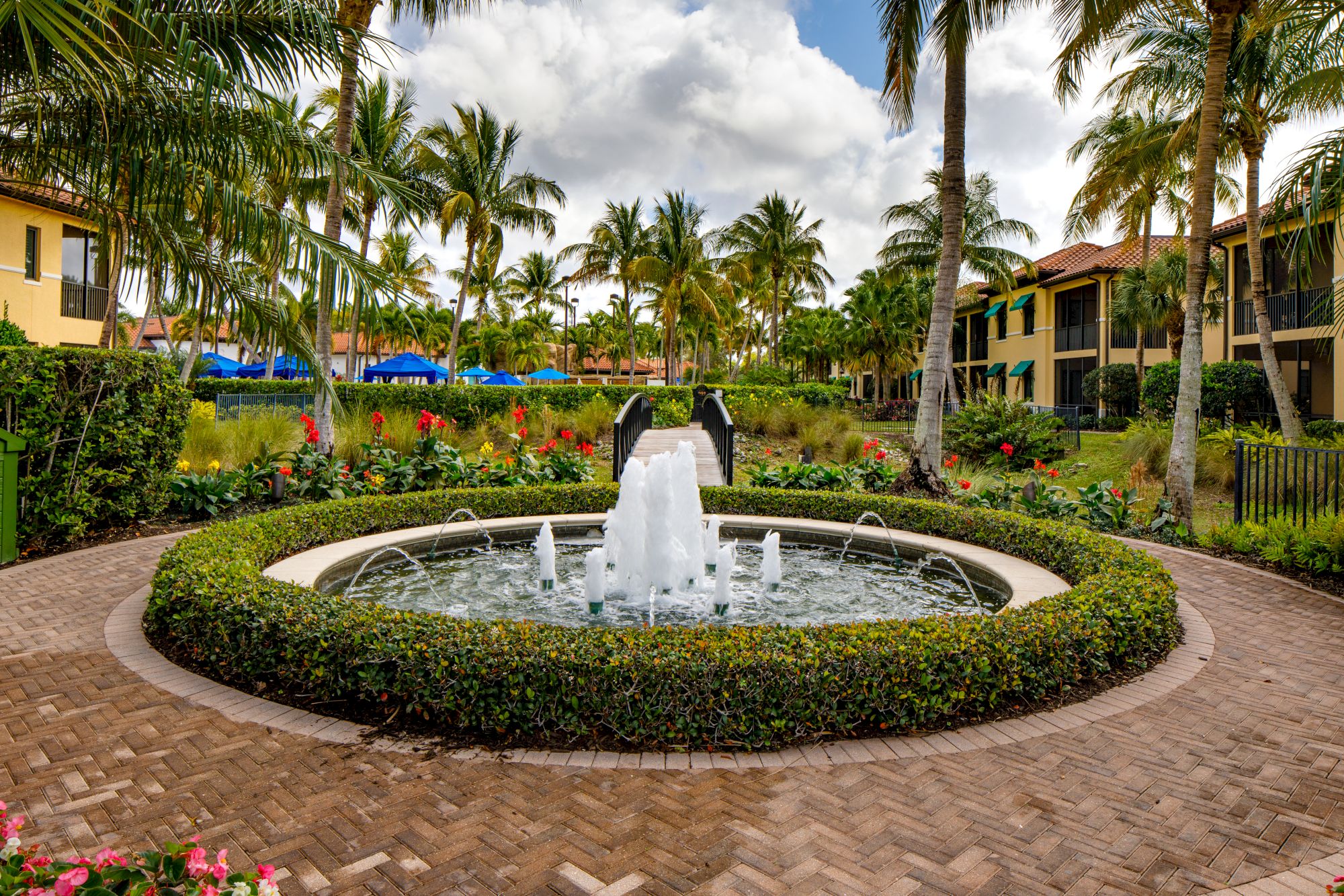 Naples Bay Resort & Marina